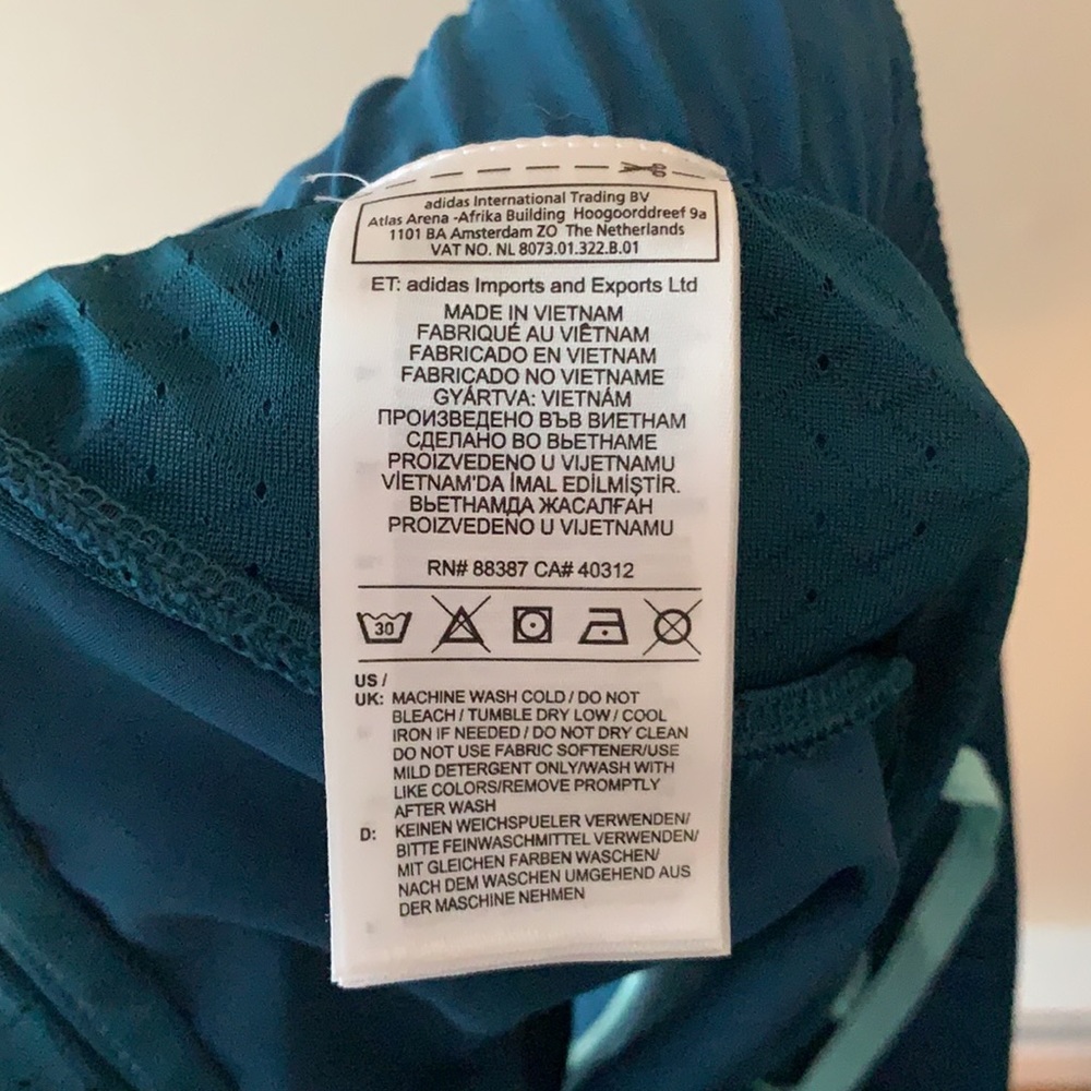Adidas running shorts - Picture 4 of 4